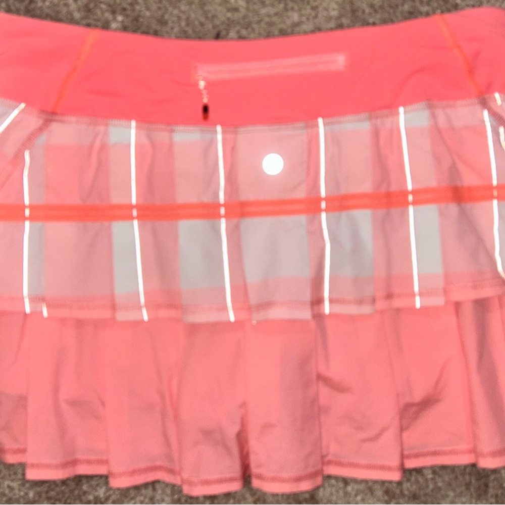 Lululemon ruffled back Pink/white Women's Skirt. Sz 8